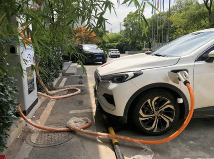 ng电子游戏公司首座新能源汽车充电站正式投运